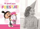 schattige kaart van dispicable me met een eenhoorn knuffel ik geef een feestje